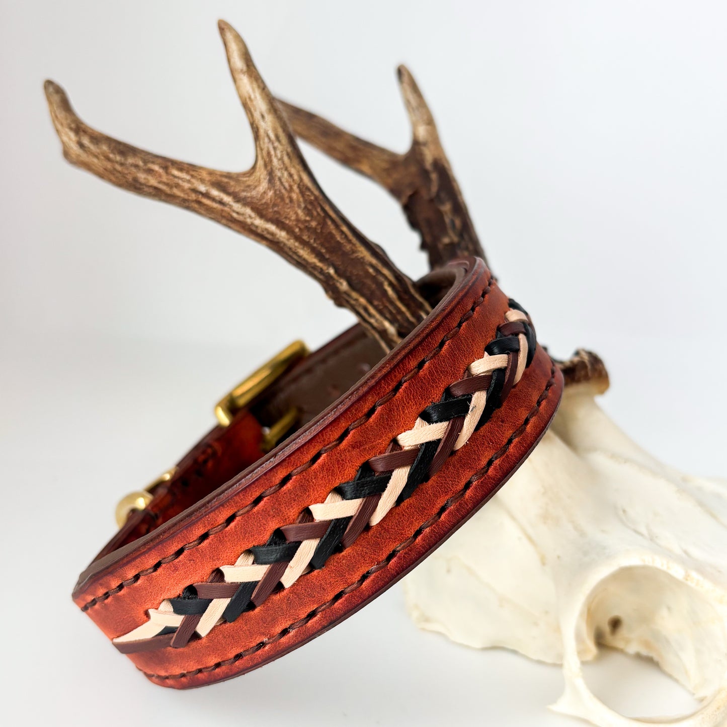 Lederhalsband mit Aufflechtung Brauntöne